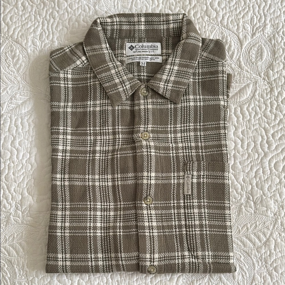 NEW! Columbia Olive and Ivory Short-sleeved Casual Shirt
